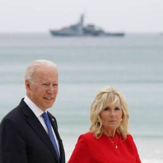 Президент США Джо Байден и его супруга Джилл во время саммита 