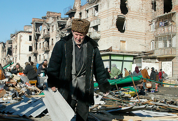 На рынке в центре Грозного, декабрь 2005 года