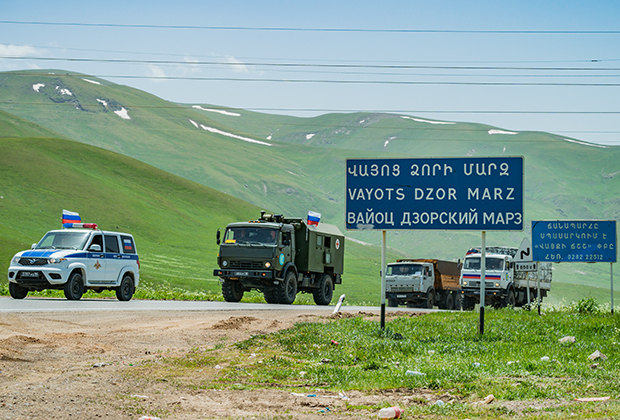 Колонна российской военной техники в армянской провинции Вайоц Дзор движется в Нагорный Карабах, 1 июня 2021 года