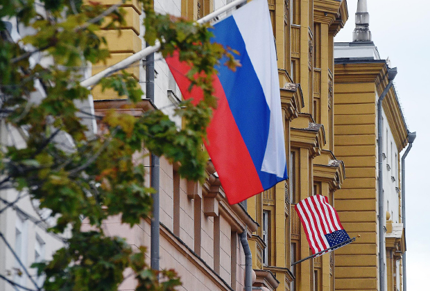 Здание посольства США в Москве на Новинском бульваре