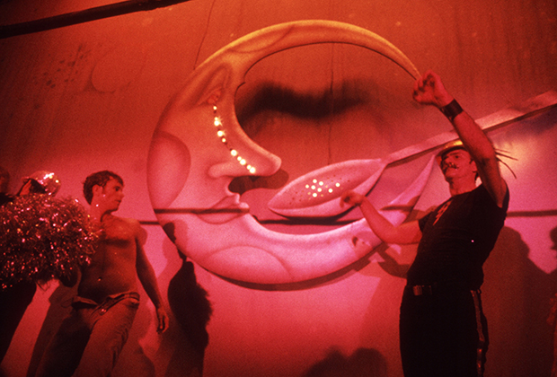 Инсталляция Man in the Moon над танцполом в Studio 54, 1978 год