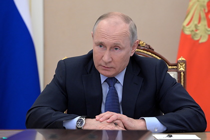 Путин пообещал внедрить новую модель оплаты труда работников здравоохранения
