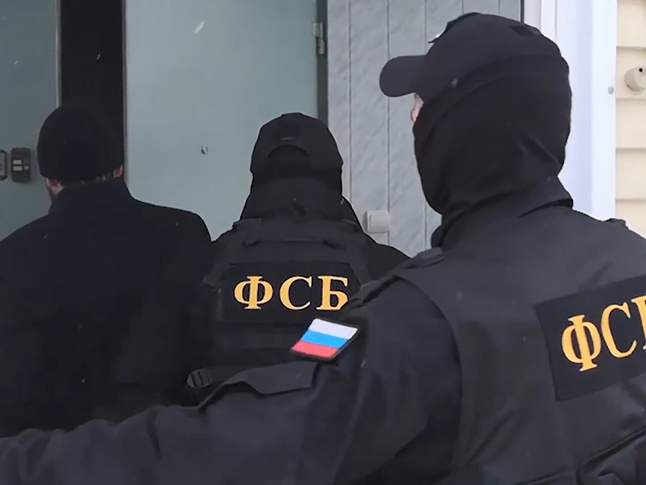 ФСБ уличила российского полицейского в разглашении гостайны: Полиция и  спецслужбы: Силовые структуры: Lenta.ru