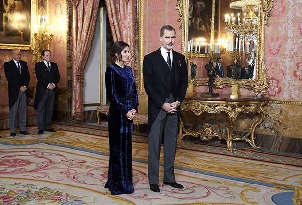 Король Испании Фелипе VI и королева Испании Летиция принимают дипломатов во дворце Сарсуэла, 5 февраля 2020 года