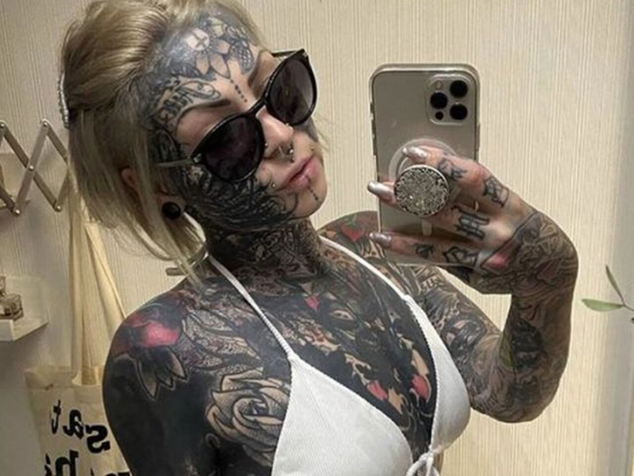 Жительница Финляндии с татуировками