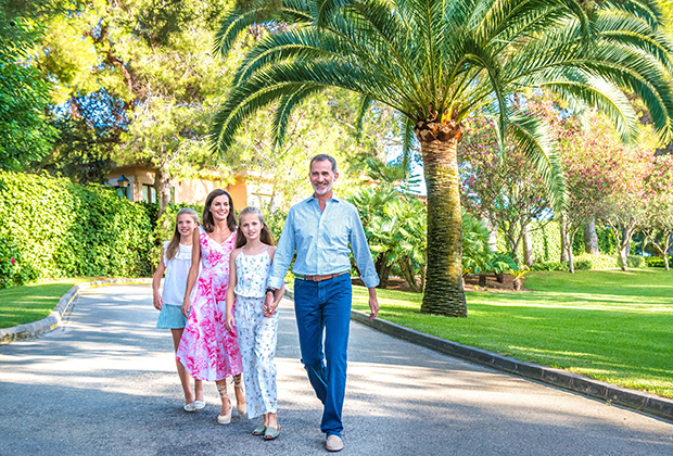 Летняя фотосессия испанской королевской семьи, дворец Маривент, Пальма-де-Майорка, август 2019 года