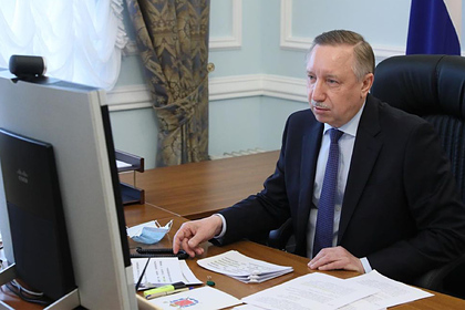 Губернатор Петербурга повторно привился против коронавируса