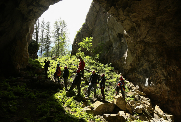 Одна из горных пещер в Шорском национальном парке