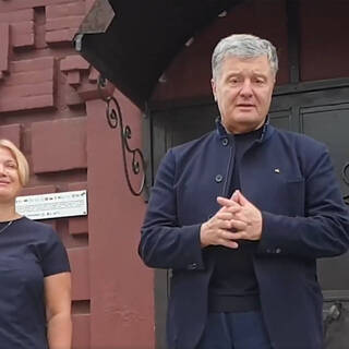 Петр Порошенко (справа)
