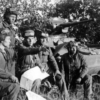 Танкисты старшего лейтенанта Н. Быстрова перед боями под Смоленском, 1941 год