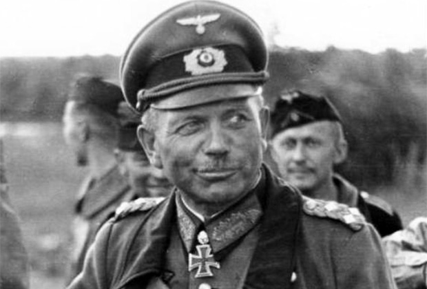 Командующий Второй танковой группой вермахта генерал Гудериан
