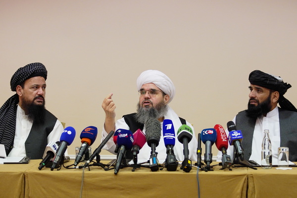 Представители делегации политического офиса движения «Талибан» на пресс-конференции в Москве