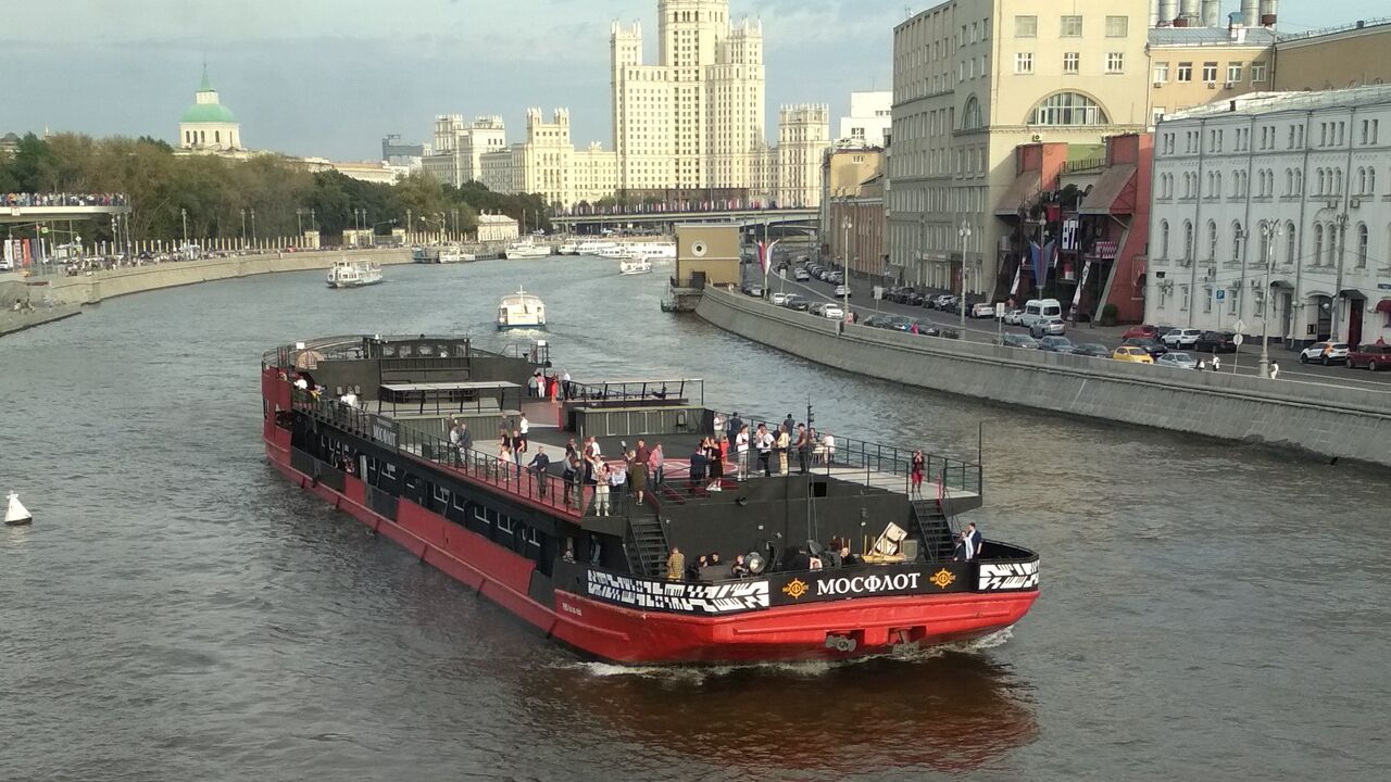 Теплоход в Москве дважды попал под угрозу штрафа в миллион рублей:  Общество: Россия: Lenta.ru