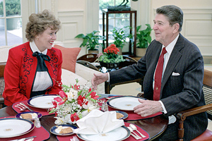 «Я не позволяла завербовать себя» Как советница президента Рейгана дружила с КГБ и помогла наладить отношения США и СССР?