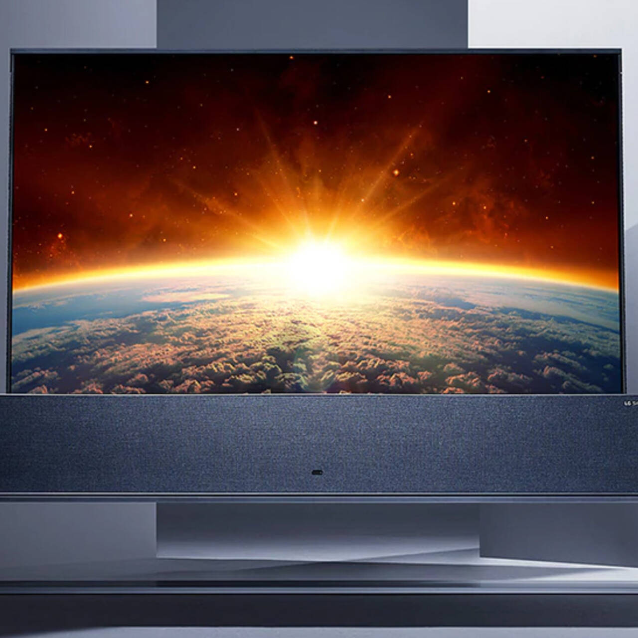 Телевизор собранный в россии. Лучшие телевизоры 2022. Телевизор рулон. LG монитор 2022 года. Продажа LG В 2022 году.