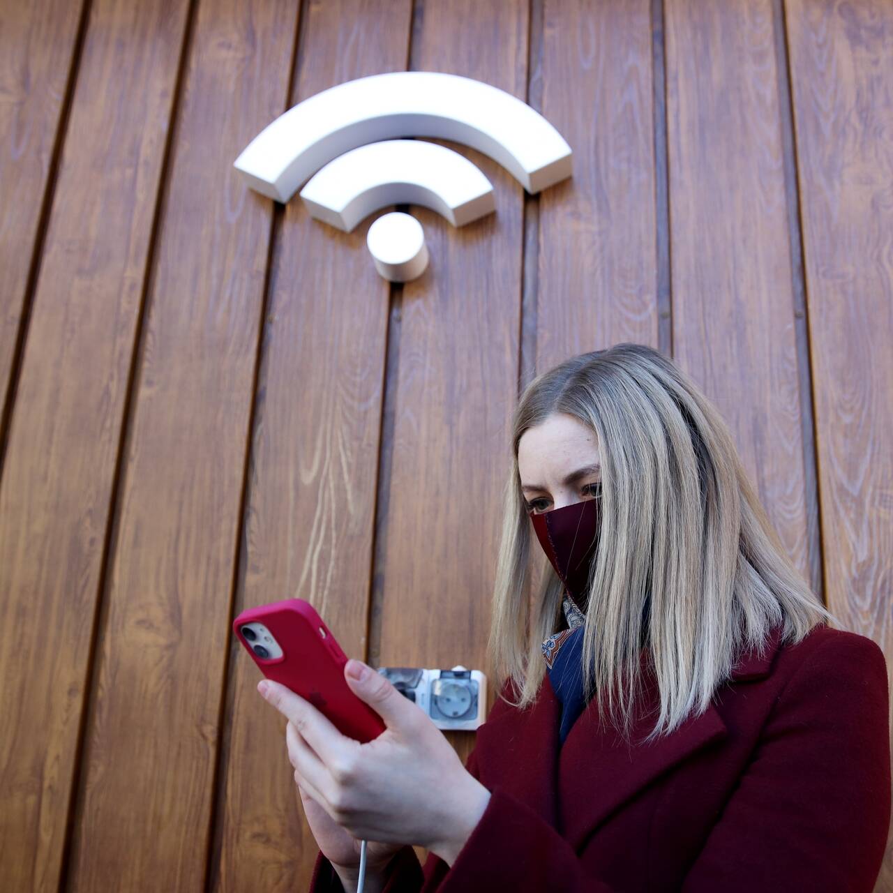 Россиянам рассказали об опасности включенного Wi-Fi: Киберпреступность:  Интернет и СМИ: Lenta.ru