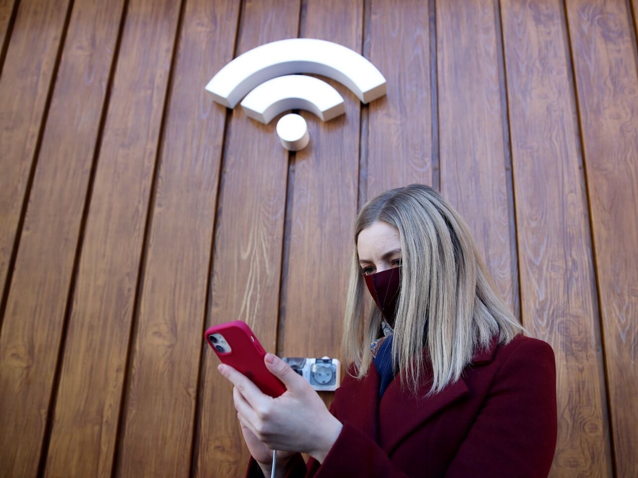 Россиянам рассказали об опасности включенного Wi-Fi: Киберпреступность:  Интернет и СМИ: Lenta.ru