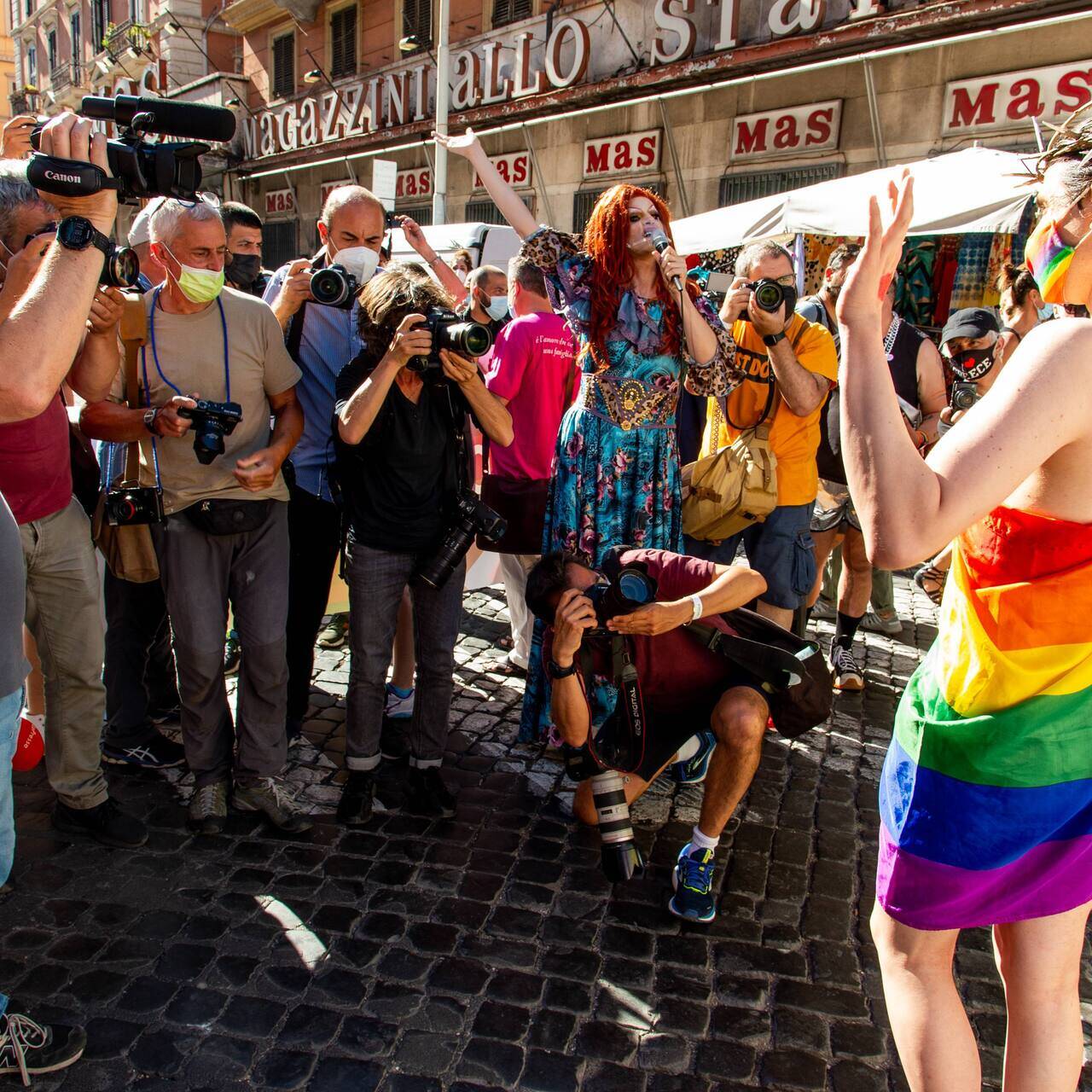 Нелюбовь к геям и лесбиянкам в Восточной Европе объяснили: Общество: Мир:  Lenta.ru