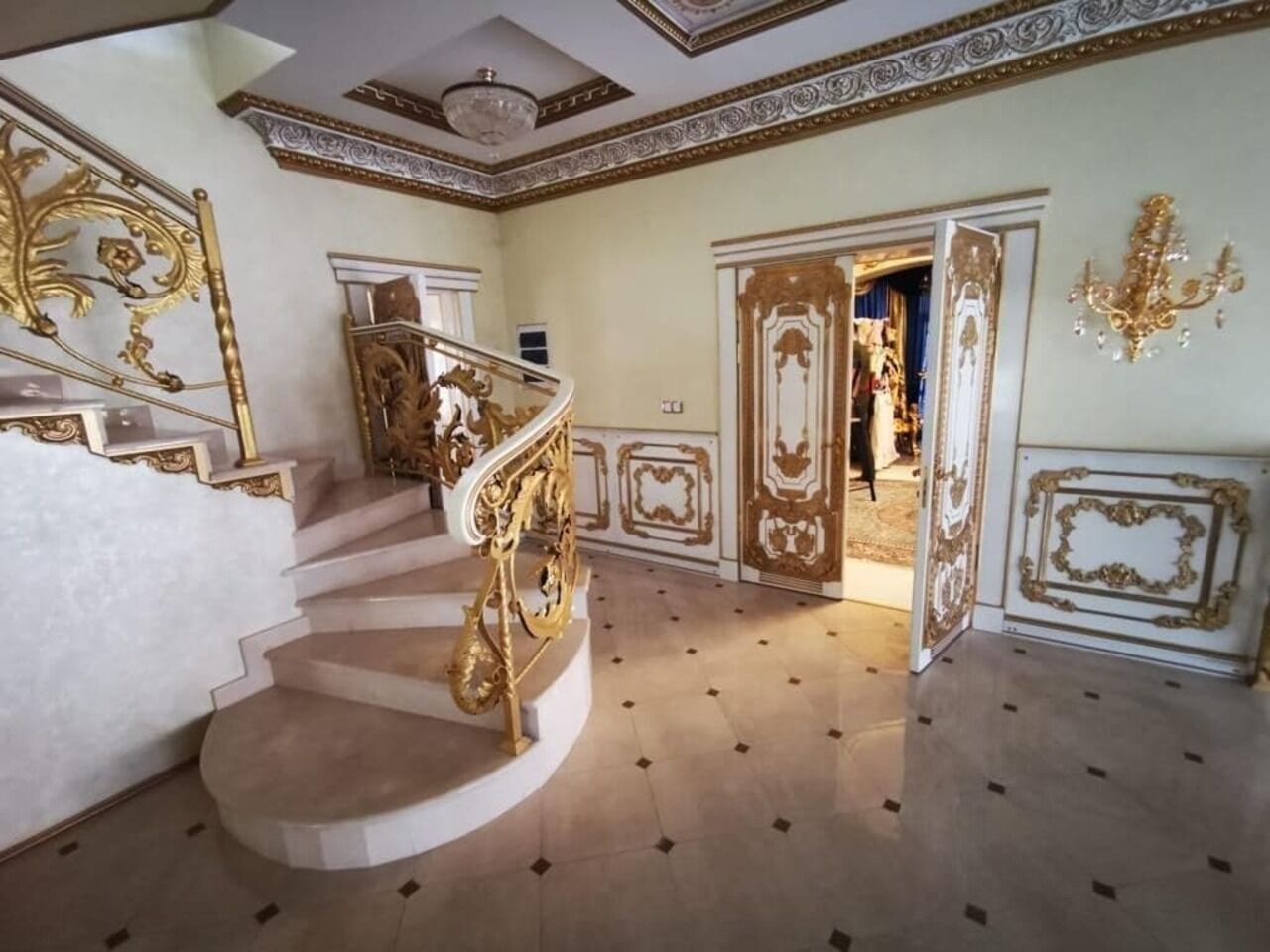 Золотой дворец главы ГИБДД Ставрополья
