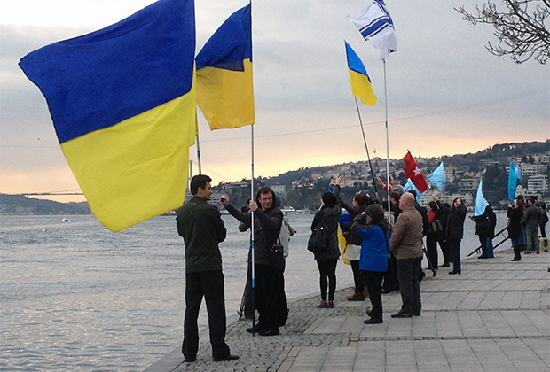 Акция в поддержку крымских татар возле пролива Босфор, Стамбул