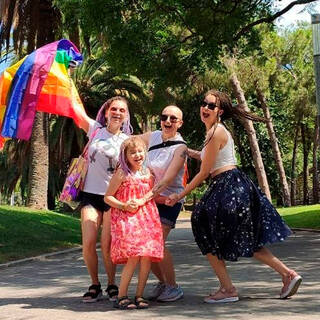 Лесбийская семья из рекламы «ВкусВилл» уехала из России после угроз