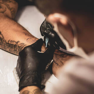 Татуировка отец на руке: символ любви и уважения