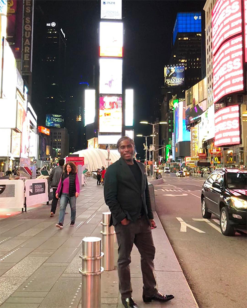 Теодоро в Нью-Йорке во время путешествия по США, 2018 год