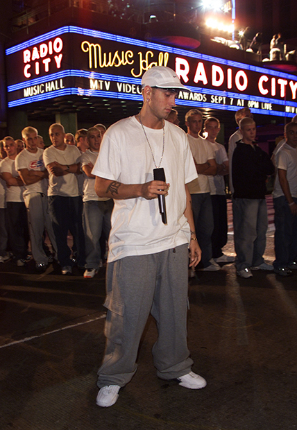 Рэпер Эминем на репетиции перед выступлением на премии MTV Video Music Awards, Нью-Йорк, 2000 год