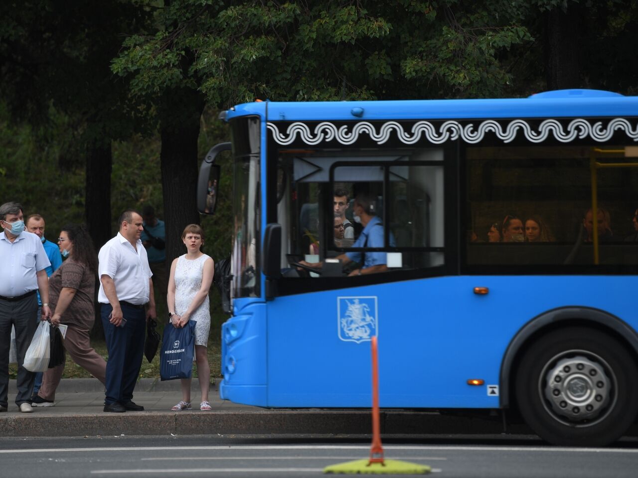 Житель Новокузнецка заплатил почти 20 миллионов рублей за поездку на  автобусе: Общество: Россия: Lenta.ru