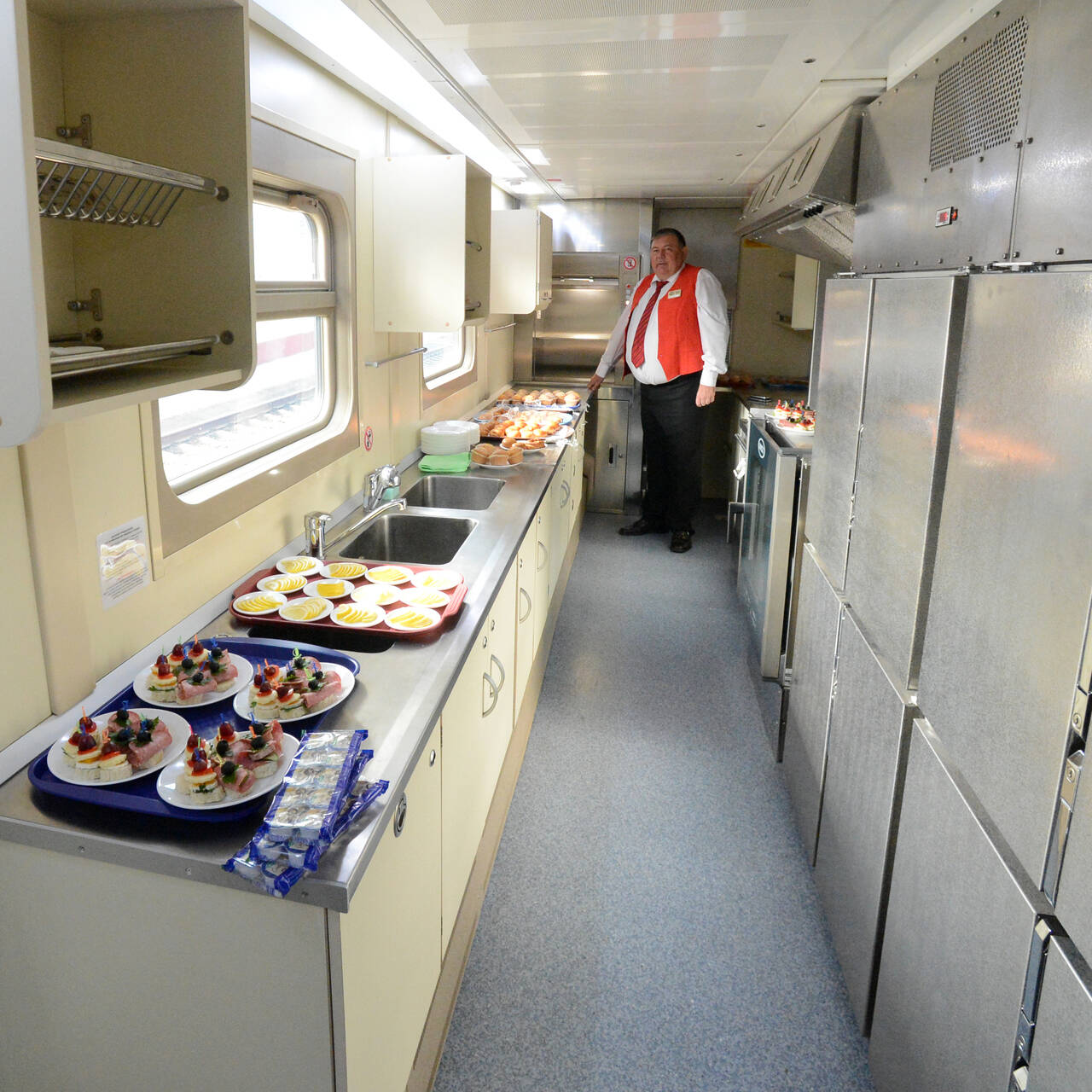 как выглядит вагон ресторан в поезде ржд