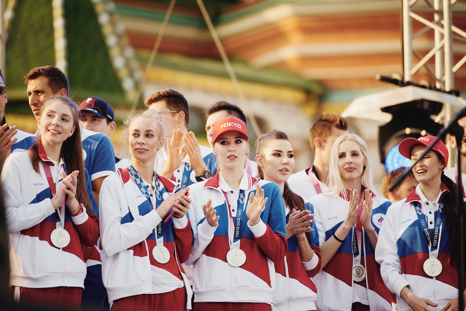 Сборная Олимпийского комитета России (ОКР) на Играх в Токио превзошла себя по числу золотых медалей, завоевав их больше, чем на прошлой летней Олимпиаде в Рио-де-Жанейро. 