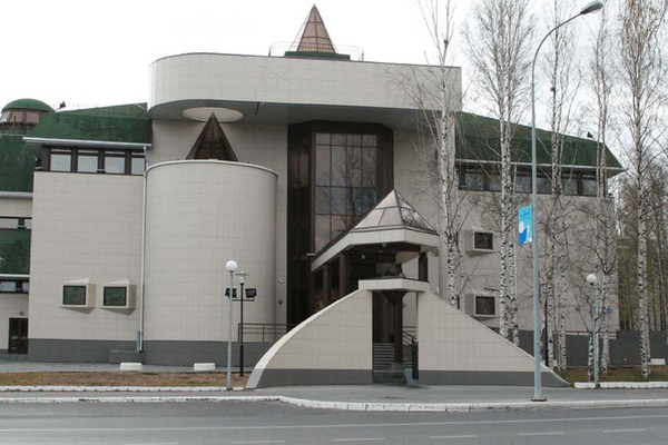 Здание Музея Природы и Человека в Ханты-Мансийске
