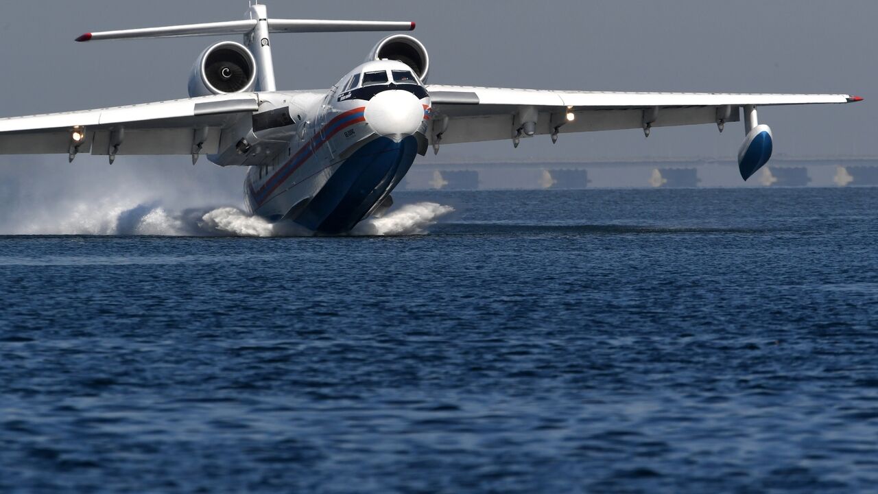 Российский пожарный самолет Бе-200 разбился в Турции. Погибли все  находившиеся на борту российские и турецкие специалисты: Происшествия: Мир:  Lenta.ru