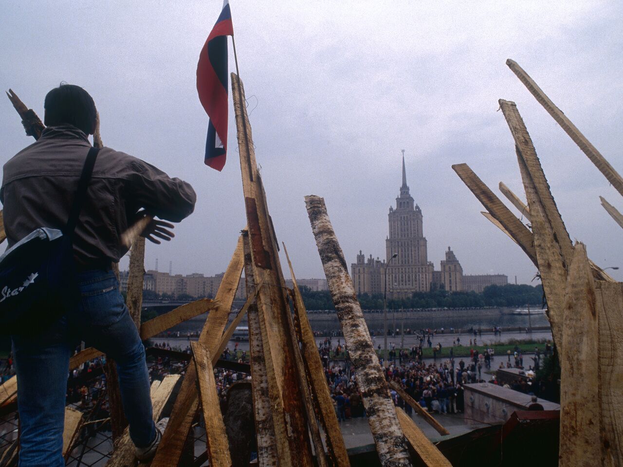 Это не революция, а хрен знает что» 30 лет назад заговорщики ГКЧП пытались  захватить СССР. Как москвичи защищали страну?: Общество: Россия: Lenta.ru