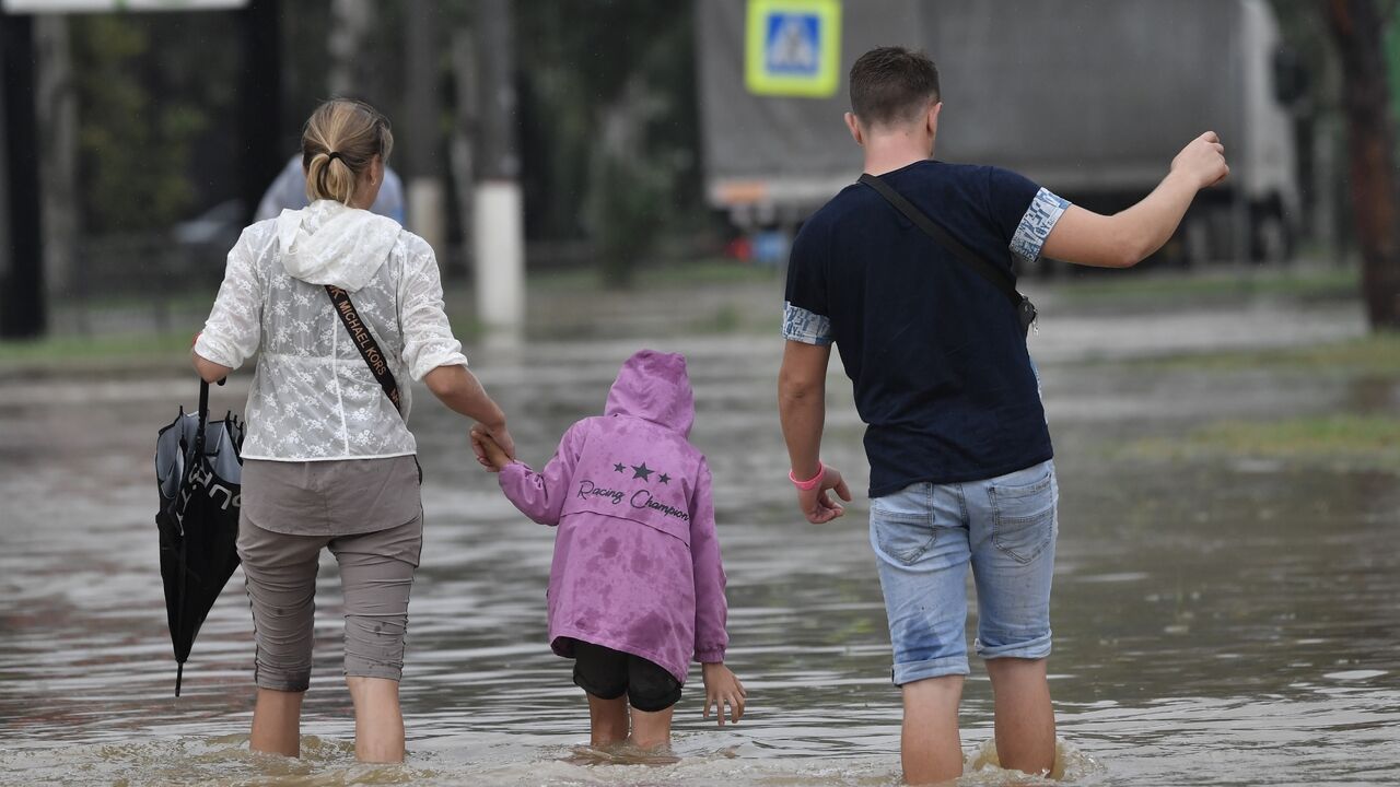 Власти Крыма рассказали о затоплениях в Керчи: Происшествия: Россия:  Lenta.ru