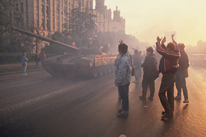 «Мчались к Белому дому, обгоняя танки» 30 лет назад начался августовский путч. Как Москва оказалась на грани войны?