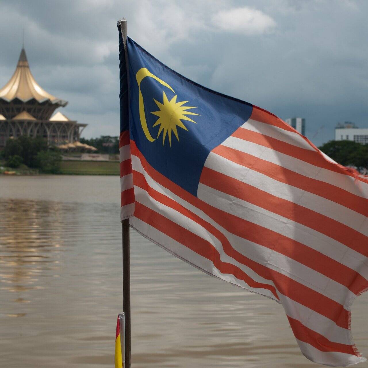 Малайзия сняла. Флаг Малайзии. Исторические флаги Малайзии. Флаг Малайзии красивое фото. Флаг Малайзии фото Польши.
