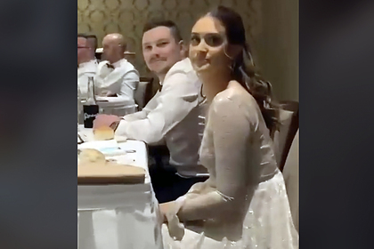 Неожиданный поступок жениха на свадьбе сняли на видео
