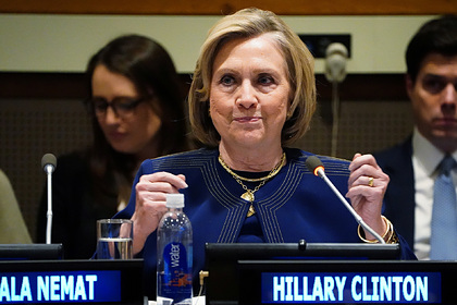 Хиллари Клинтон организовала спасательные рейсы для женщин Афганистана