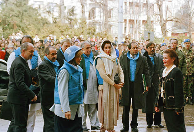Тансу Чиллер и экс-премьер Пакистана Беназир Бхутто, 1994 год