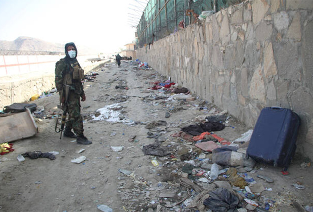 Место взрыва у аэропорта Кабула 27 августа 2021 года