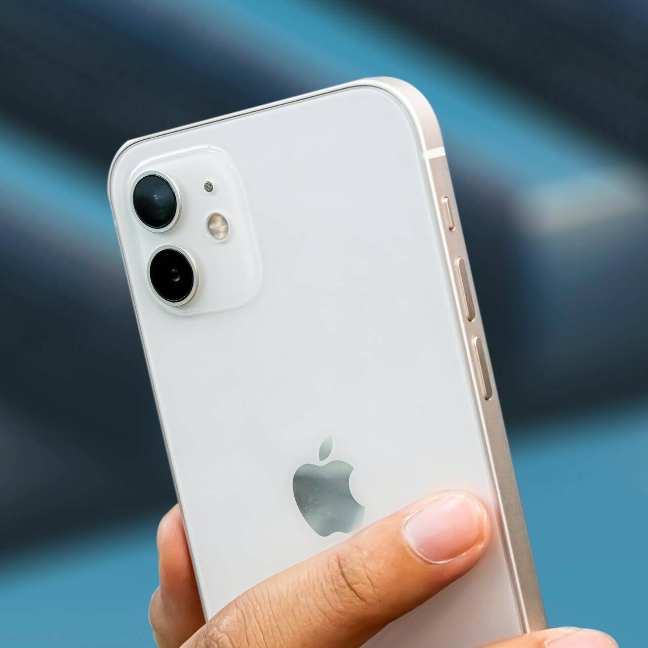 Популярный iPhone 12 резко подешевел: Гаджеты: Наука и техника: Lenta.ru