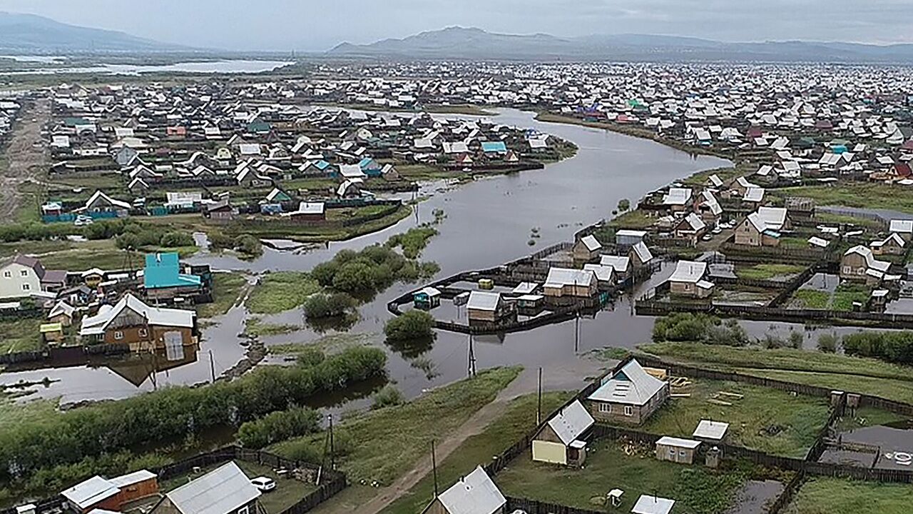 В Бурятии из-за паводков объявили режим ЧС: Общество: Россия: Lenta.ru