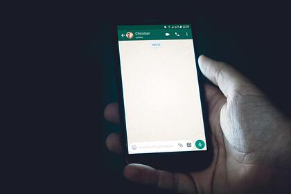 WhatsApp обвинили в чтении переписок всех пользователей