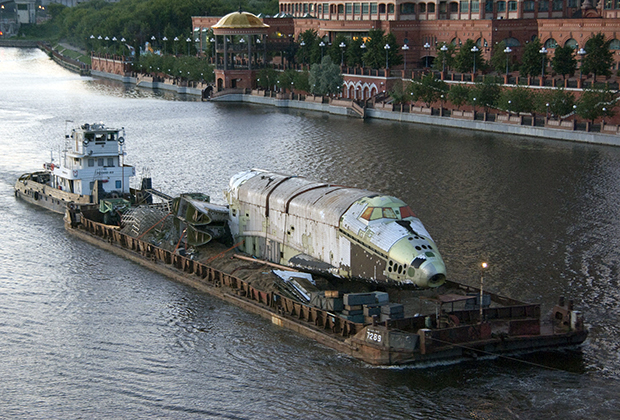 Первый корабль второй серии по пути в Жуковский