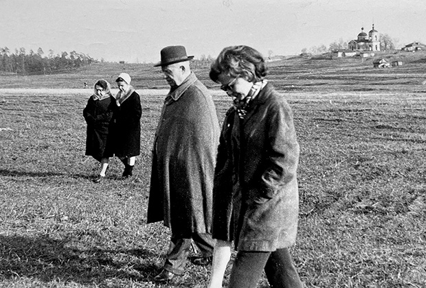 Хрущев на прогулке с родными, Петрово-Дальнее, апрель 1971 года
