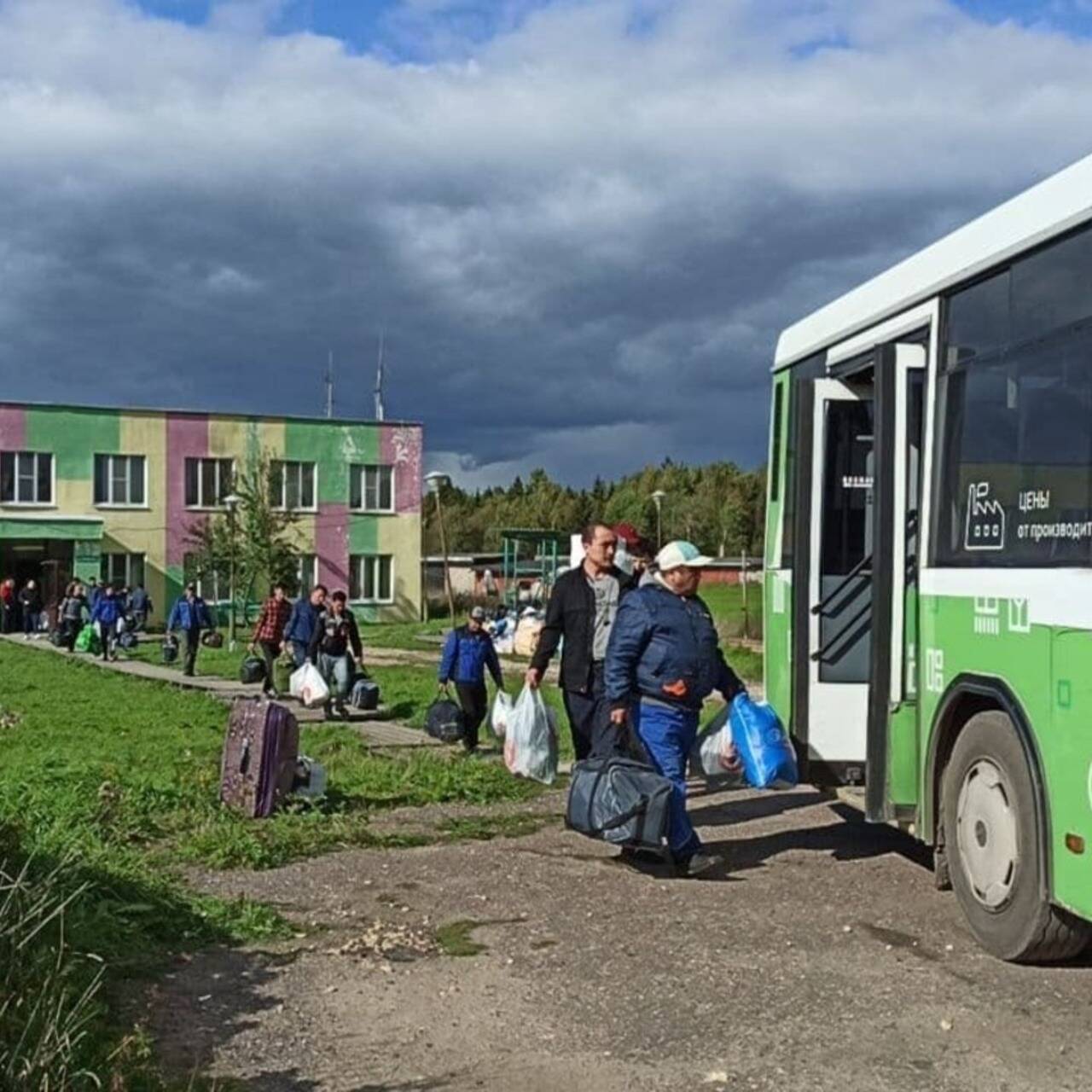 Общежитие для мигрантов в Подмосковье закрыли после резонансного убийства:  Общество: Россия: Lenta.ru