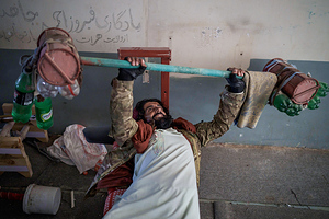 «Тут каждый день длиною в год» Талибы освободили узников самой страшной тюрьмы Афганистана. Что творилось за ее стенами?