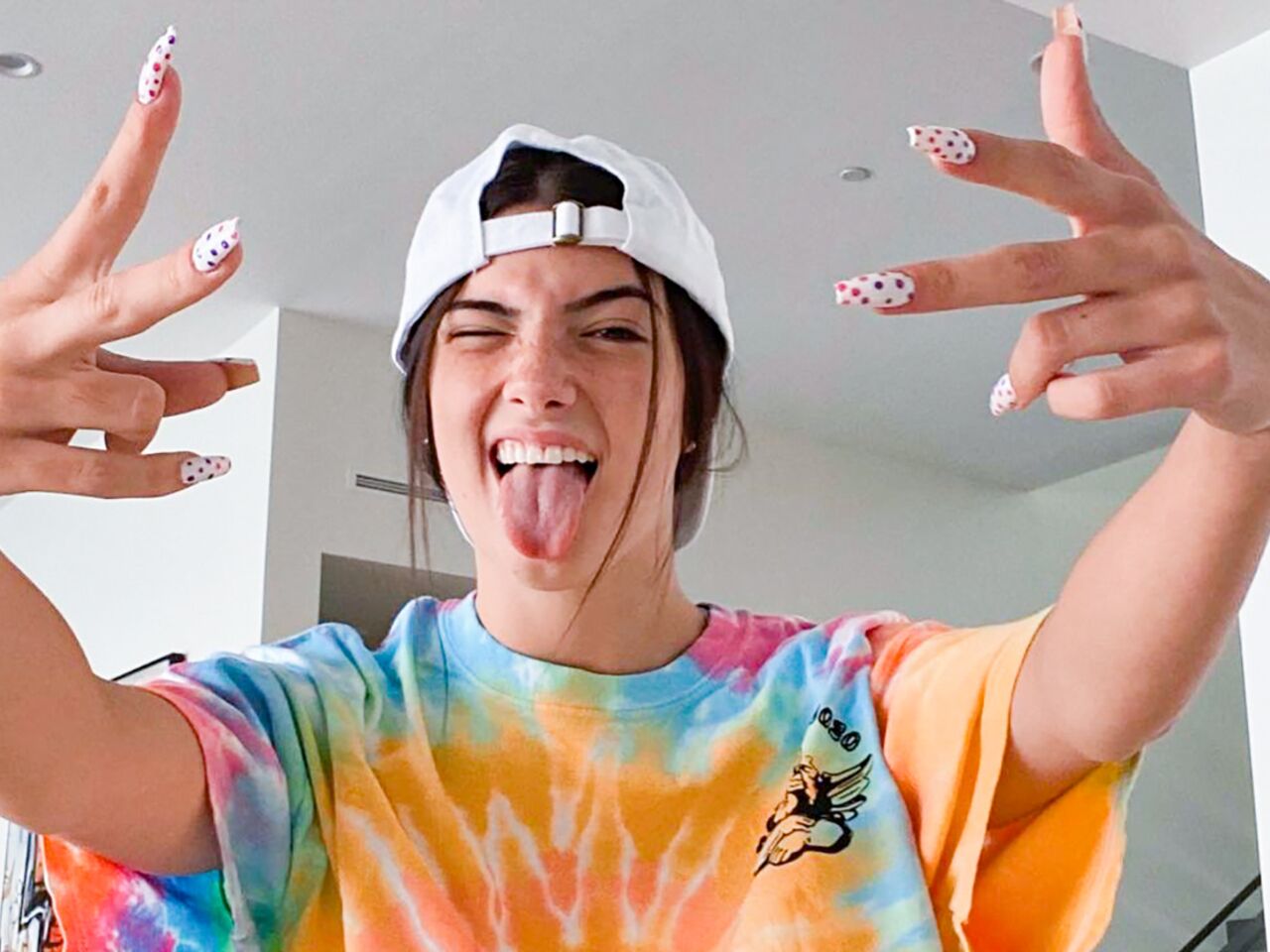 Тошнит от этого» За что интернет возненавидел самую популярную  TikTok-блогершу мира?: Coцсети: Интернет и СМИ: Lenta.ru