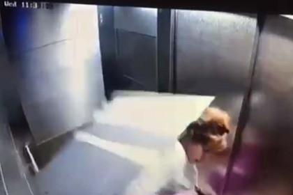 В Подмосковье женщину придавило зеркалом в лифте